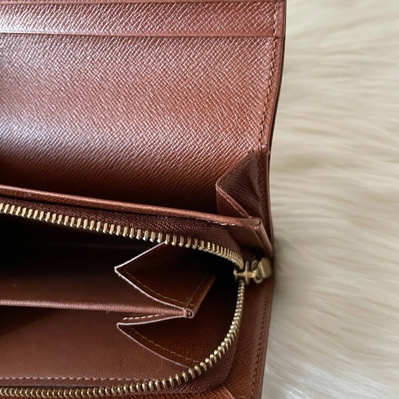 LOUIS VUITTON BIFOLD MONOGRAM WALLET - Picture 12 of 16